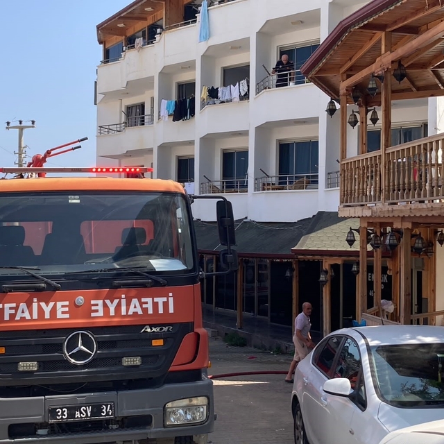 Mersin'de otelde yangın: 9 kişi dumandan etkilendi
