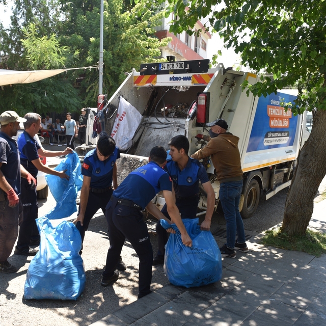 Siverek'te ele geçirilen tonlarca bozuk ürün imha edildi