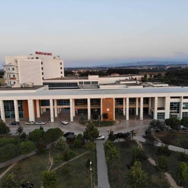 Hastane personeli, gıda zehirlenmesi şüphesiyle tedaviye alındı