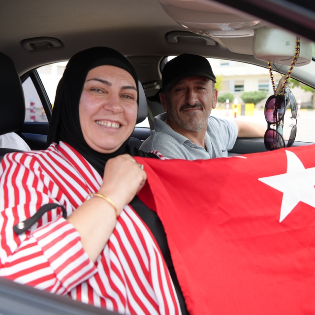 Kapıkule'den yurda giriş yapan gurbetçiler: "Bayrağı görünce bütün yorgunlu...