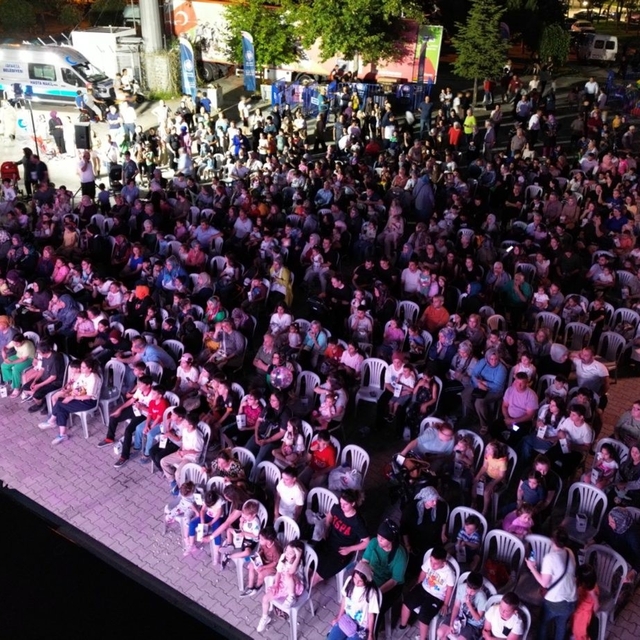 Batıkent Mahallesi'nde açık havada sinema keyfi yaşandı