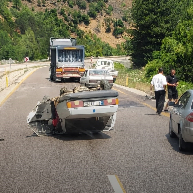Kastamonu'da iki otomobil çarpıştı: 3 yaralı