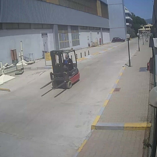 TIR ile çarpışan forkliftin sürücüsü Gül, hayatını kaybetti; kaza kamerada...