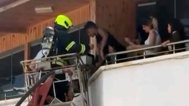 Otel odasında çıkan yangın söndürüldü; mahsur kalan 9 kişi kurtarıldı