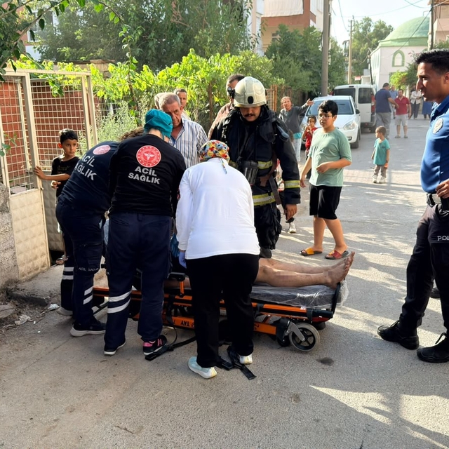 Antalya'da evde çıkan yangında 1 kişi dumandan etkilendi