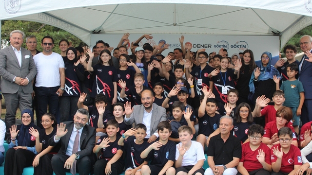 Kayseri'de GÖKTİM Melikgazi Dener Makina Teknoloji Atölyesi açıldı
Kayseri Valisi Gökmen Çiçek:
"Biz sanayi devrimini bir kere kaçırdık, dijital devrimi kaçırmak istemiyoruz"