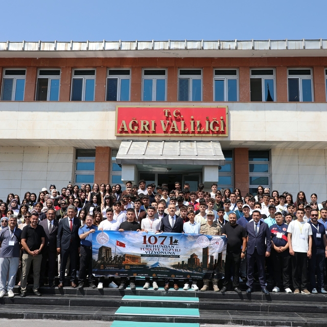 Ağrı'da "1071 Ruhundan Türkiye Yüzyılı Vizyonuna" gezi programının ikinci k...