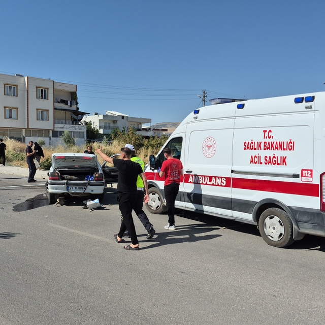 Adıyaman'da kontrolden çıkan otomobil karşı şeride geçti: 1 yaralı