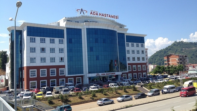 Kalp krizi nedeniyle gelen hastaya "kas ağrısı" tanısı konup taburcu eden hastane hakkında bakanlık soruşturma izni verdi
Giresun Özel Ada Hastanesi Acil Servisi'ne gelen bir hastanın taburcu edildikten sonra kalp krizi geçirmesi ve kalbinin durması soruşturulacak