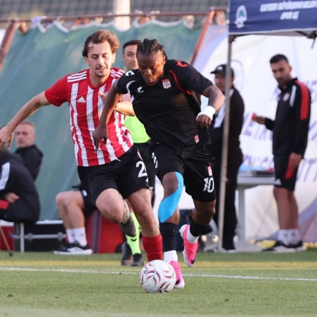 Sivaspor hazırlık maçında Pendikspor ile golsüz berabere kaldı