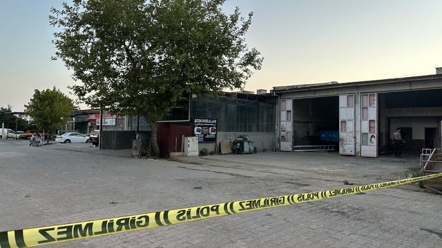 Uşak'ta iki esnaf arasındaki tartışma silahlı kavgaya dönüştü: 13 yaralı