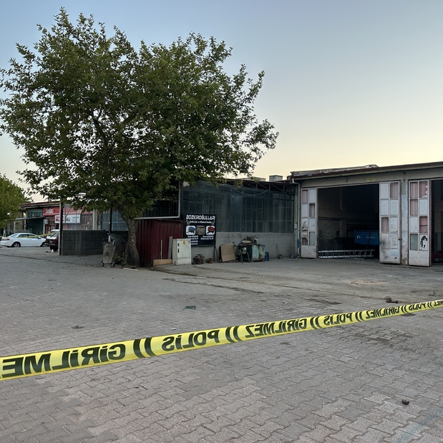 Uşak'ta iki esnaf arasındaki tartışma silahlı kavgaya dönüştü: 13 yaralı