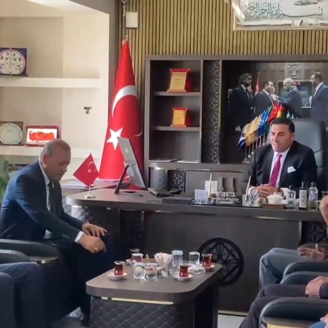 Eren Üniversitesi Rektörü Necmettin Elmastaş'ın Aydınlar belediye başkanı İ...
