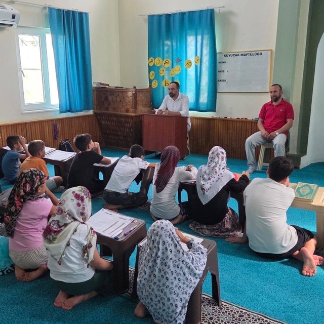 Kuyucak'ta Yaz Kur'an Kursu öğrencilerine rehberlik seminerleri