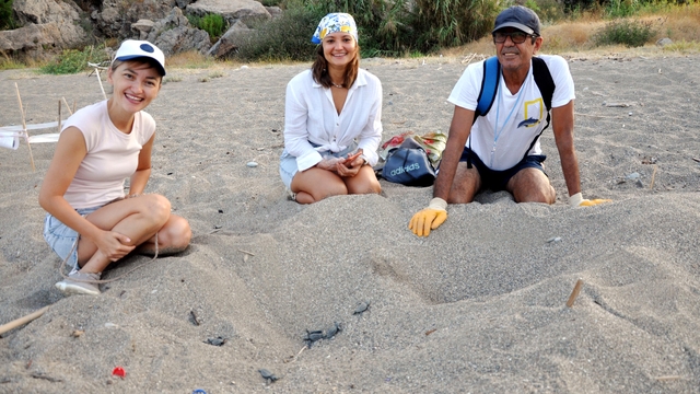 Yerleşik yabancılar deniz kaplumbağalarının gönüllü koruyucusu oldu