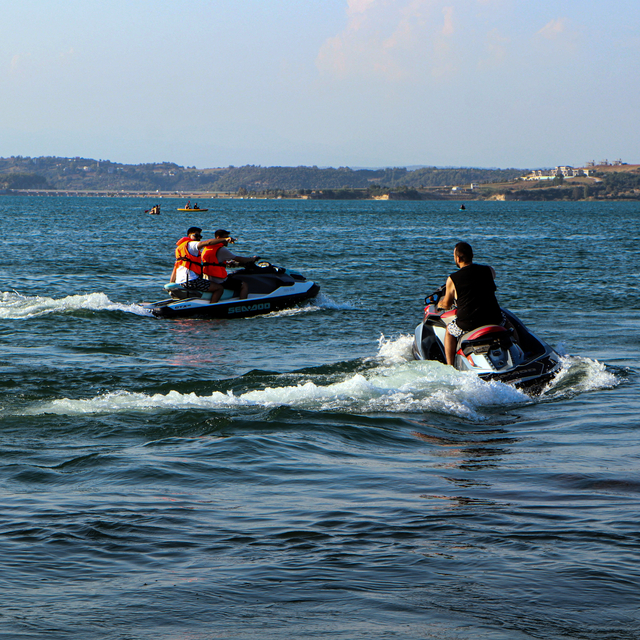 Denizden sonra gölde de jet ski tutkusu