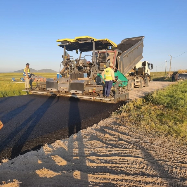 Kars'ta köy yollarında ulaşım hamlesi! BSK ve beton yol çalışmaları aralıks...