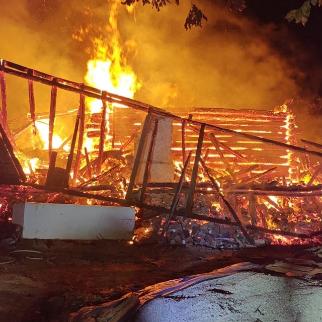 Kastamonu'da alevlere teslim olan ev kullanılamaz hale geldi