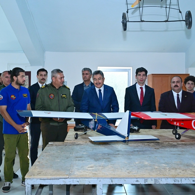 İHA yarışmalarında görev alacak pilotların eğitim gördüğü merkeze Vali Yılm...