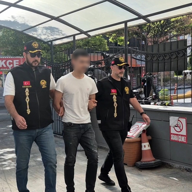 Eskişehir'de 3 kişiyi silahla yaralayan zanlı adliyeye sevk edildi