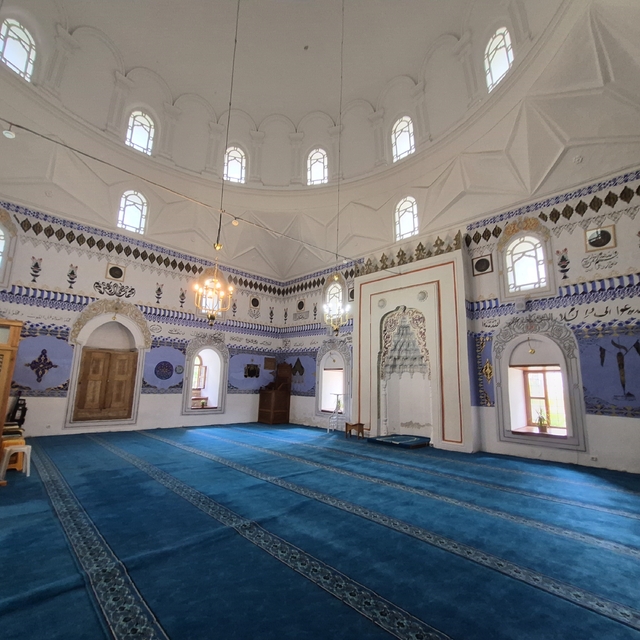 534 yıllık bu cami kıble hassasiyeti ile dikkat çekiyor
Müezzin Kayyım Abdu...