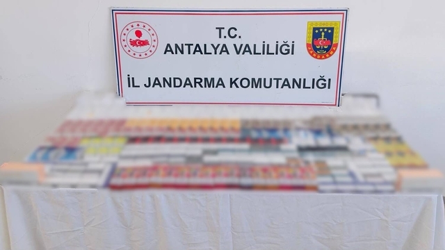 Kemer'de çok sayıda kaçak ürün ele geçirildi