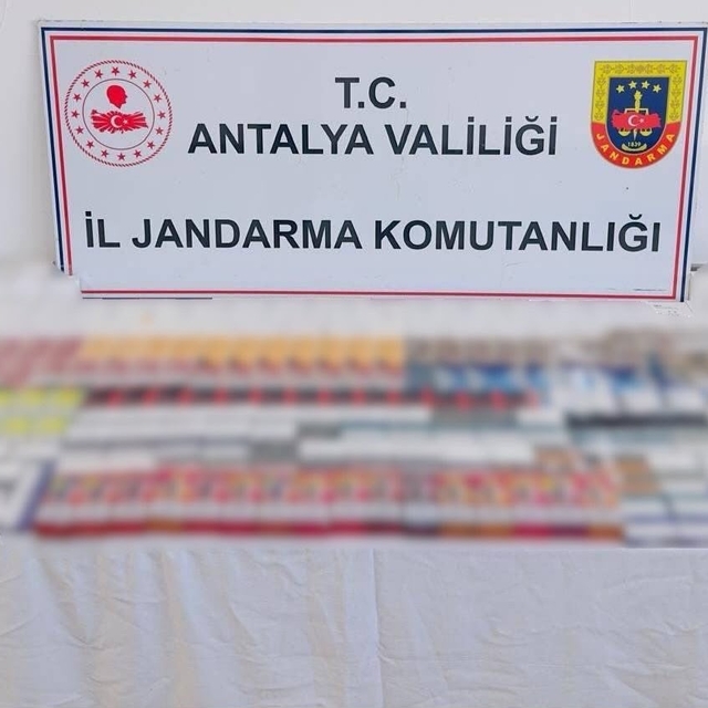Kemer'de çok sayıda kaçak ürün ele geçirildi