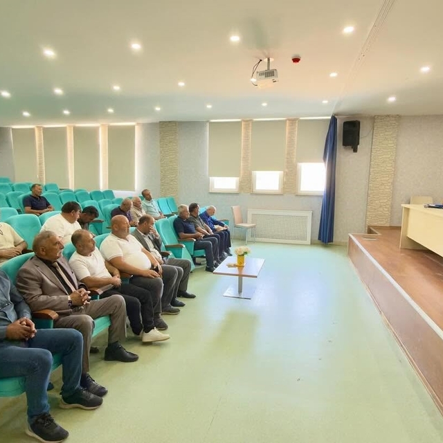 Demirözü'nde muhtarlarla değerlendirme toplantısı yapıldı