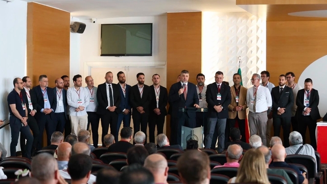 Karşıyaka'dan, Başantrenör Ahmet Kandemir'e cevap
Karşıyaka Basketbol: "Ahmet Kandemir'le temas kurmadığımız gerçeği yansıtmamaktadır"