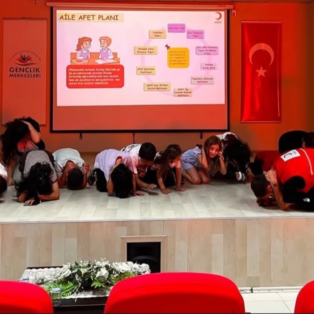 Kızılay'dan yaz kursu öğrencilerine afet bilinci eğitimi