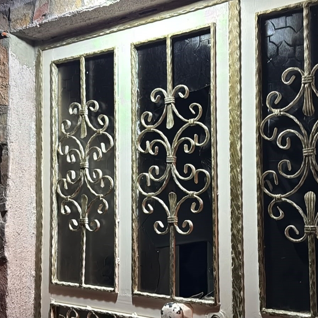 Eskişehir'de aile içi kavgada evinin camlarını kıran şahıs aracıyla kaçtı