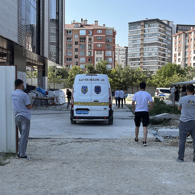 İnşaatın yedinci katında yük asansöründen düşen usta öldü