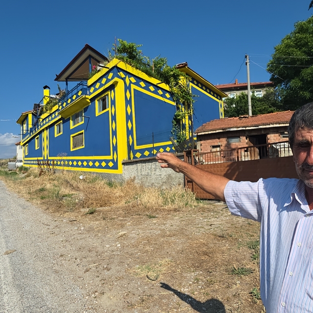 Kütahyalı taraftarın sarı-lacivert aşkı evine yansıdı
Başkan Aziz Yıldırım'...