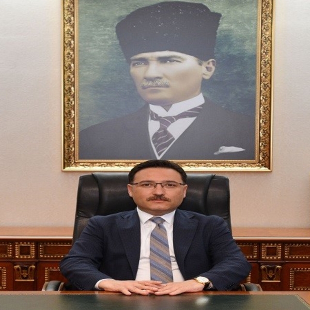 Vali Çiçek: "Basın mensuplarımız, toplum adına önemli bir kamu hizmeti yürü...