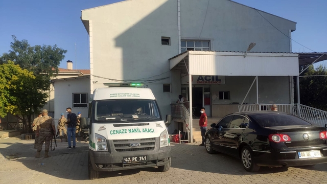 Mardin'de otomobil korucu kulesine çarptı: 1 ölü, 1 yaralı