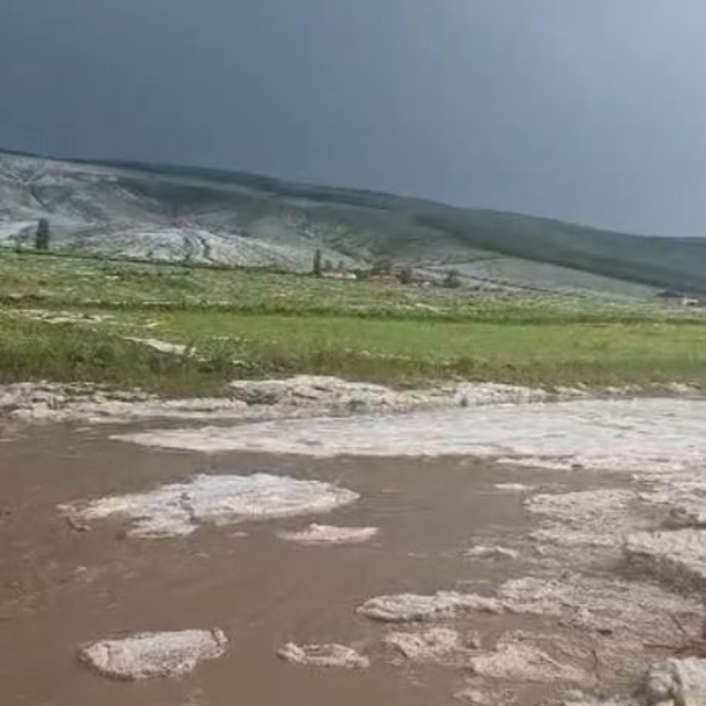 Dağlar beyaza büründü, yol ulaşıma kapandı