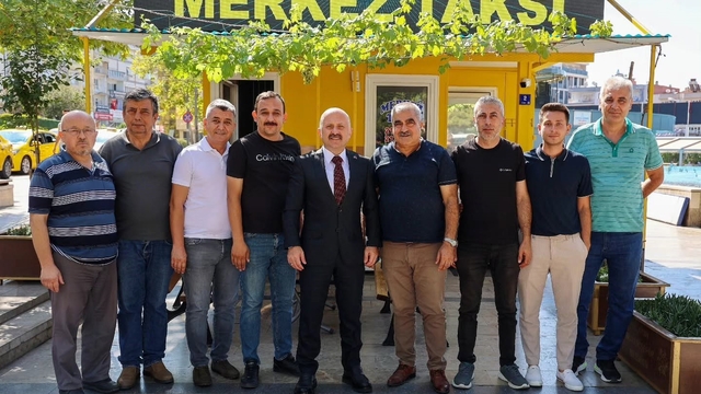 Vali Varol, güne taksi durağında başladı