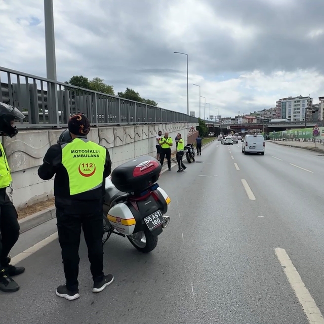 Samsun'da devrilen motosikletteki 2 kişi yaralandı