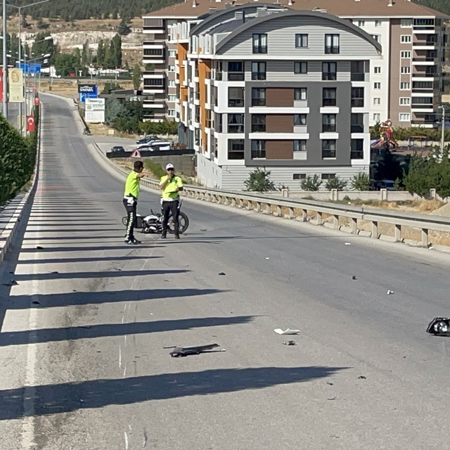 Karaman'da otomobille çarpışıp devrilen motosikletin sürücüsü yaralandı