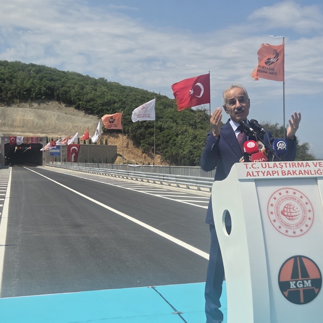 Bakan Uraloğlu: Yalova-Armutlu Yolu seyahat süresini 1 saatten 30 dakikaya...