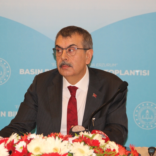 Bakan Tekin: "Hedefimiz 19 Ağustos'ta kazmanın vurulmasını sağlayacak takvi...