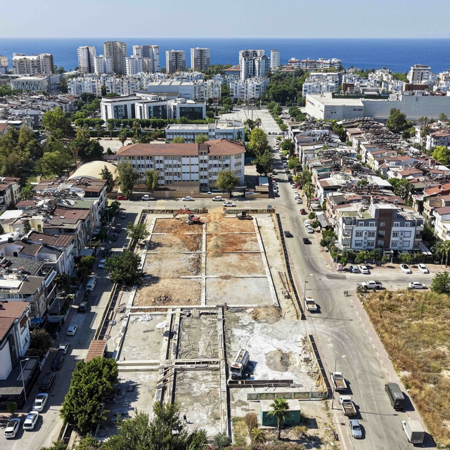 Muratpaşa, raket sporlarının yeni merkezini kuruyor