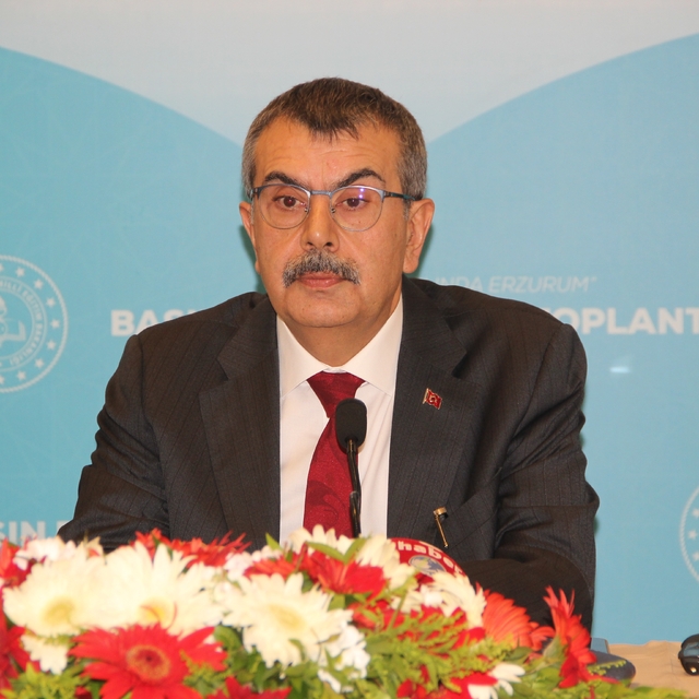 Bakan Tekin: "Geçmişiyle gurur duyacak bir nesil yetiştirmemiz gerekiyor"