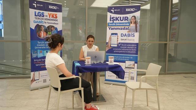 Öğrencilere LGS ve YKS tercihlerinde DABİS desteği: Niğde'de öğrenci ve veliler bilgilendiriliyor