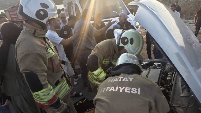 Altınözü'nde trafik kazasında 6 kişi yaralandı