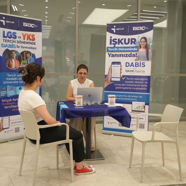 Öğrencilere LGS ve YKS tercihlerinde DABİS desteği: Niğde'de öğrenci ve vel...