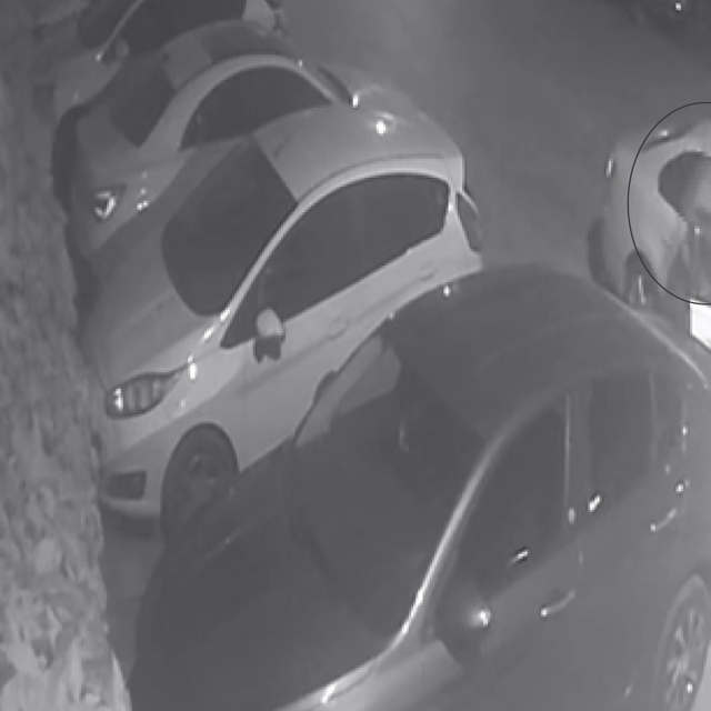 Gaziantep'te park halindeki aracın lastikleri bıçaklandı: O anlar kamerada