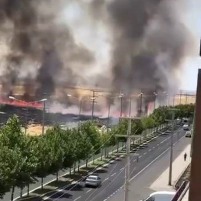 Diyarbakır'da anız yangını: Dumanlar gökyüzünü kapladı