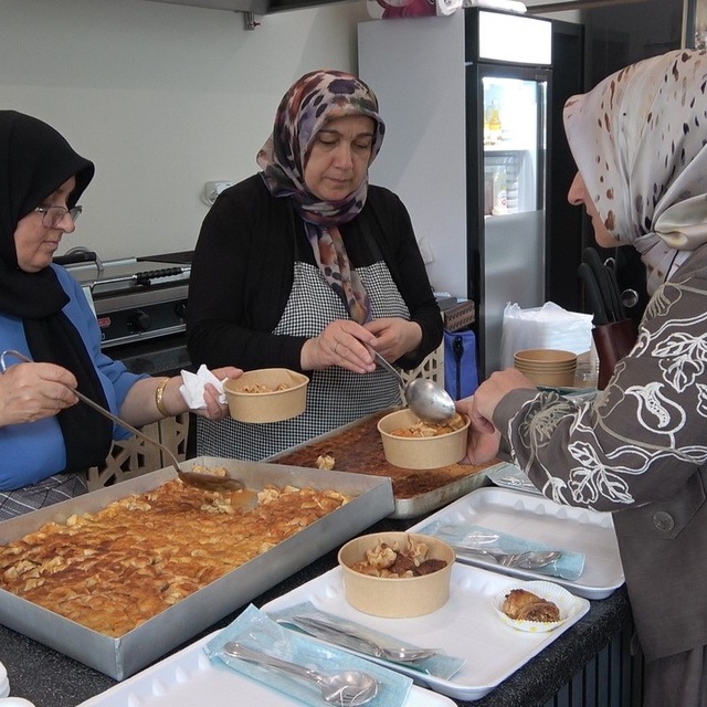 Evde oturmak yerine üretimi seçtiler: Yaptıkları ürünleri Türkiye'nin dört...