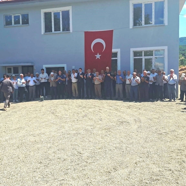 Hisarcık Aşağı Yoncaağaç Köyü'nde Çok Amaçlı Salon açıldı ve hayır yemeği d...